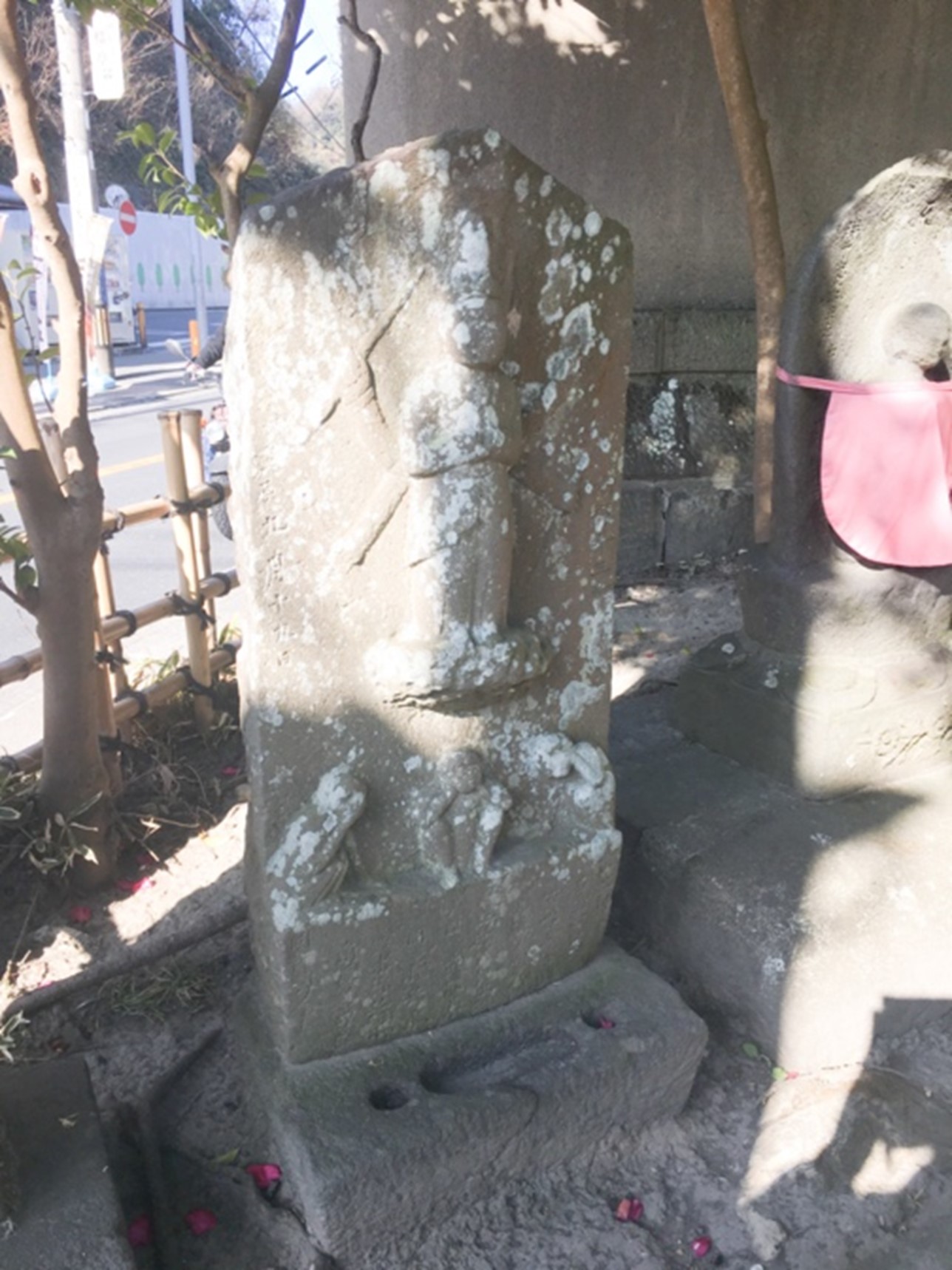 （写真5）神奈川県鎌倉市の庚申塔。（筆者撮影）