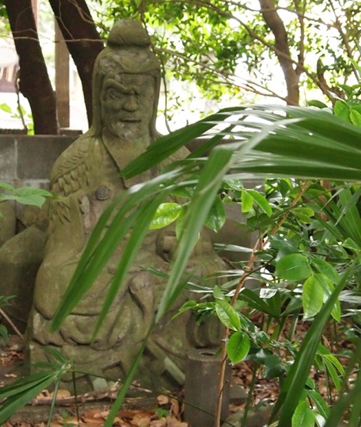 （写真5）静岡県藤枝市にある役小角の石仏。（筆者撮影）