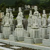 一般墓地同様に区画割され観音石像を建立した永代供養墓。